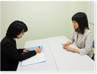 就労準備支援の様子1_仕事検索や求人表の見方なども練習します。